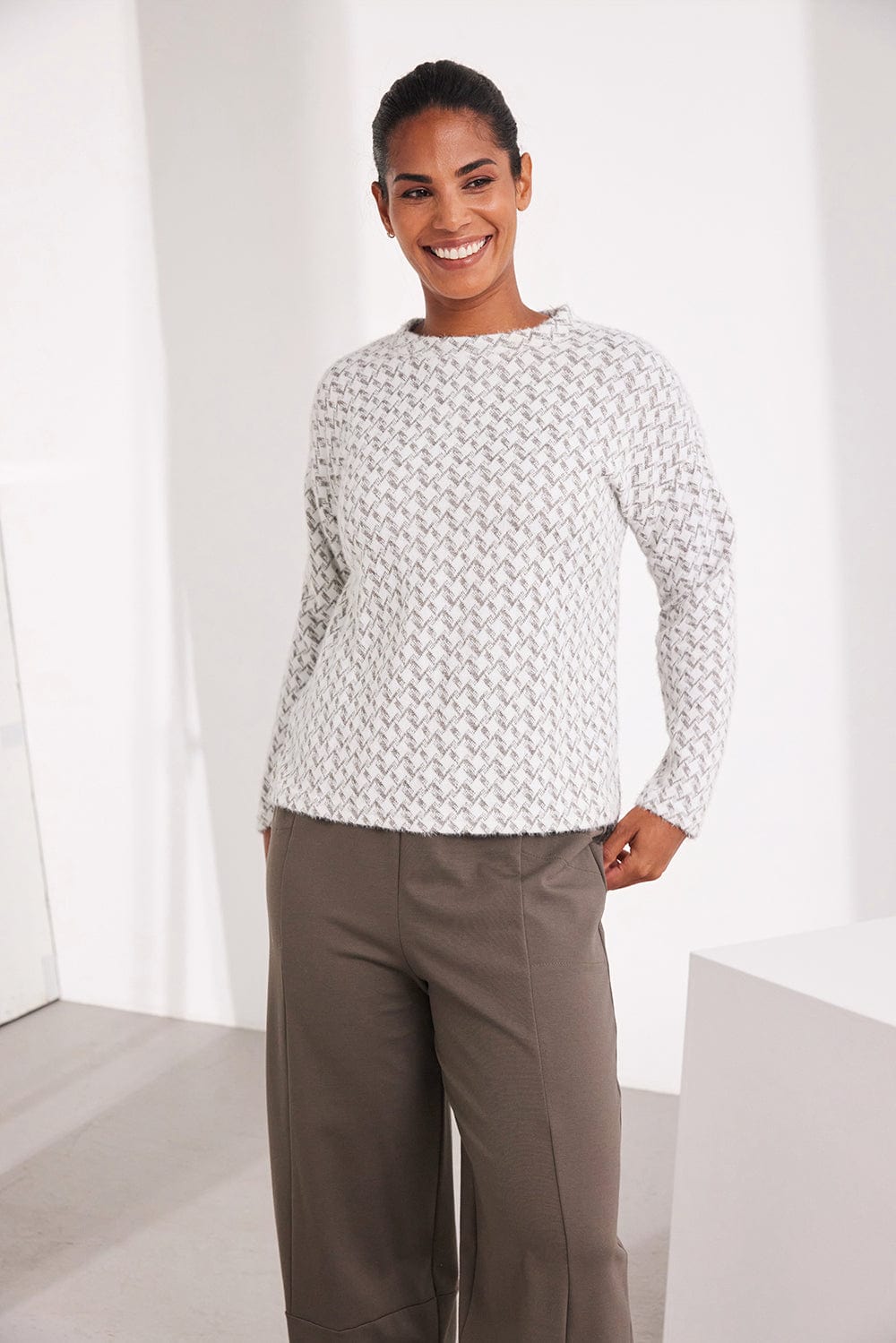 Kartner Houndstooth Textured Knit
