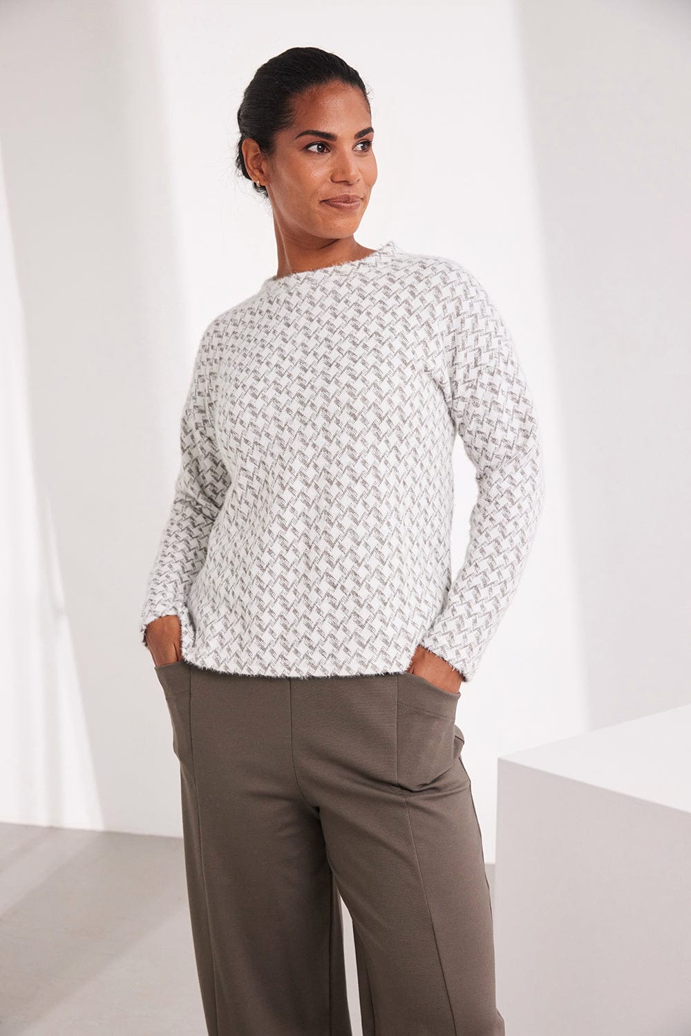 Kartner Houndstooth Textured Knit