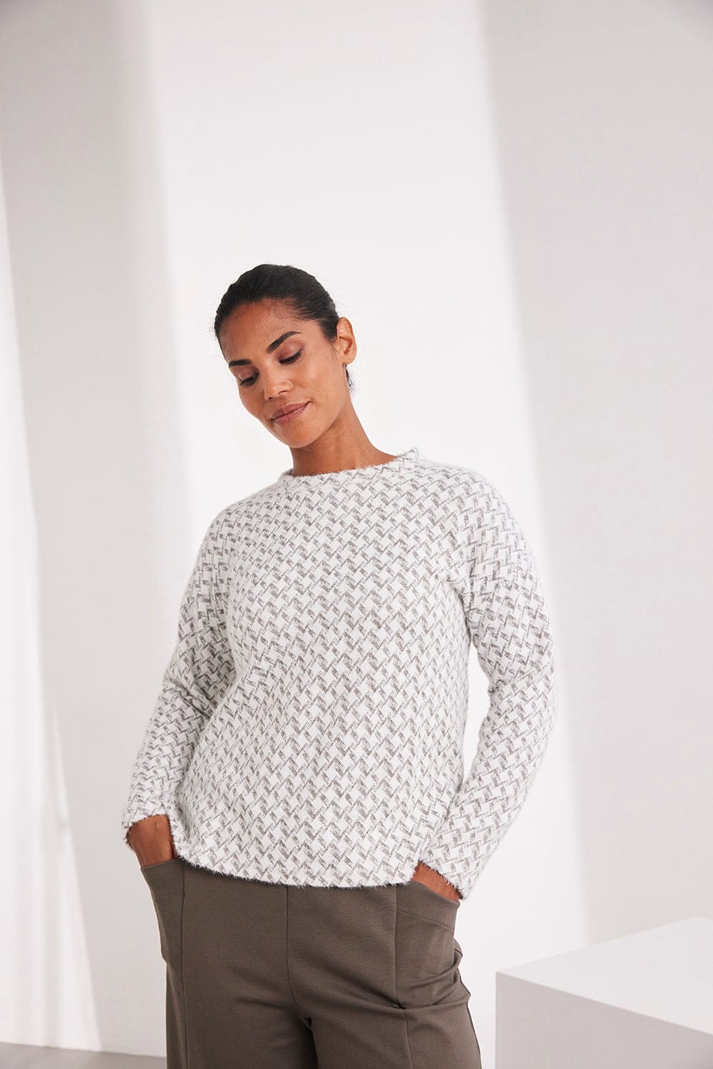 Kartner Houndstooth Textured Knit