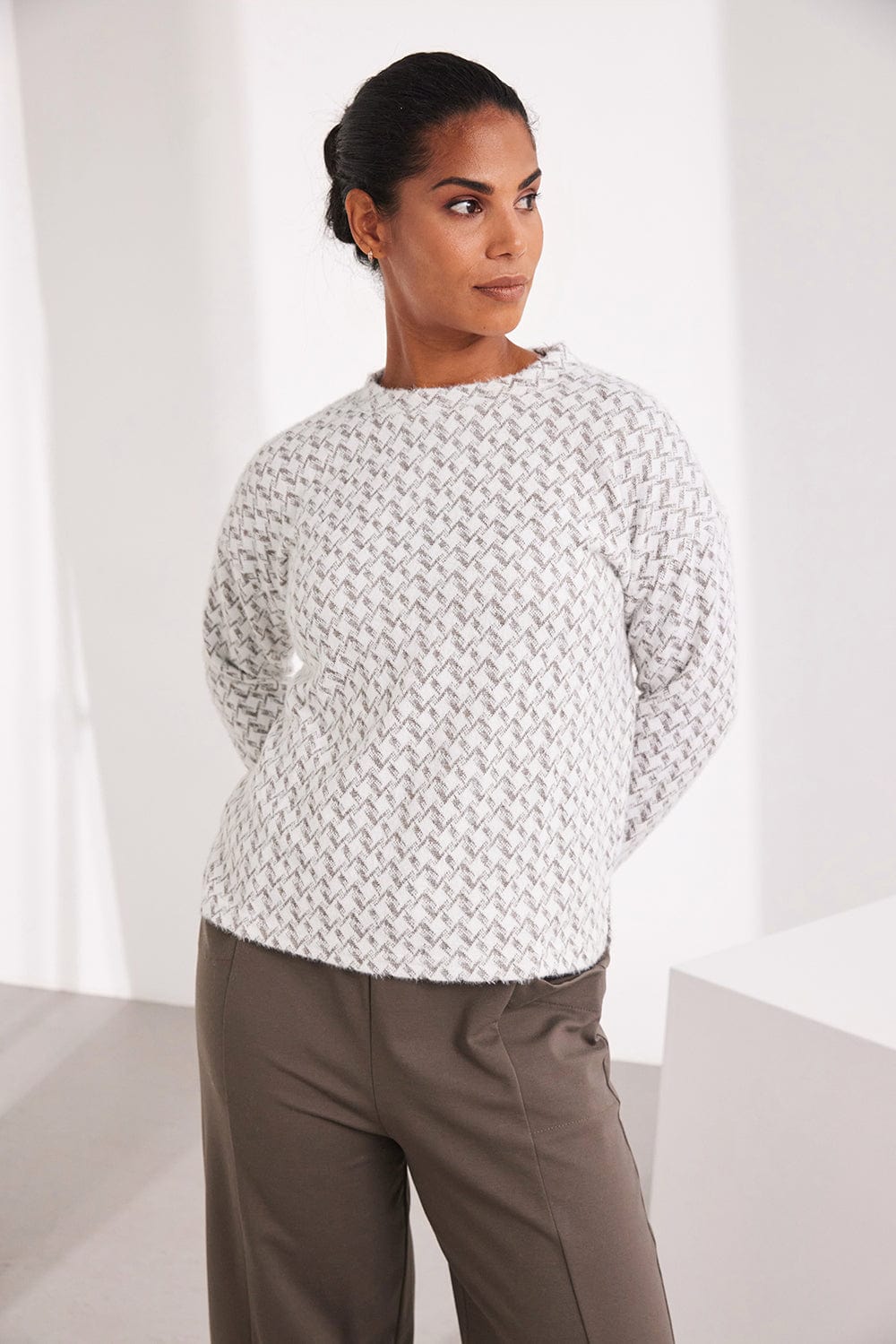 Kartner Houndstooth Textured Knit