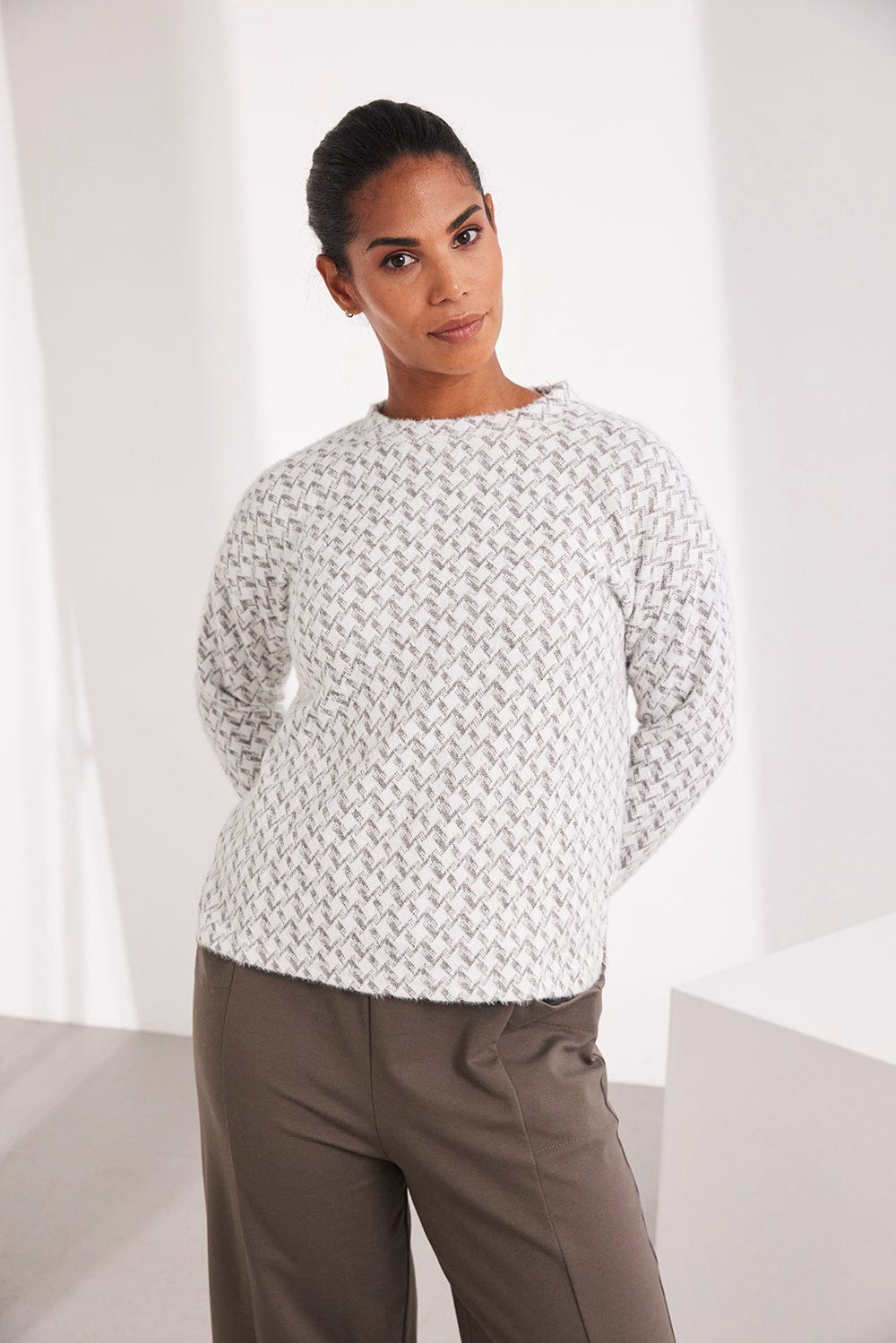 Kartner Houndstooth Textured Knit