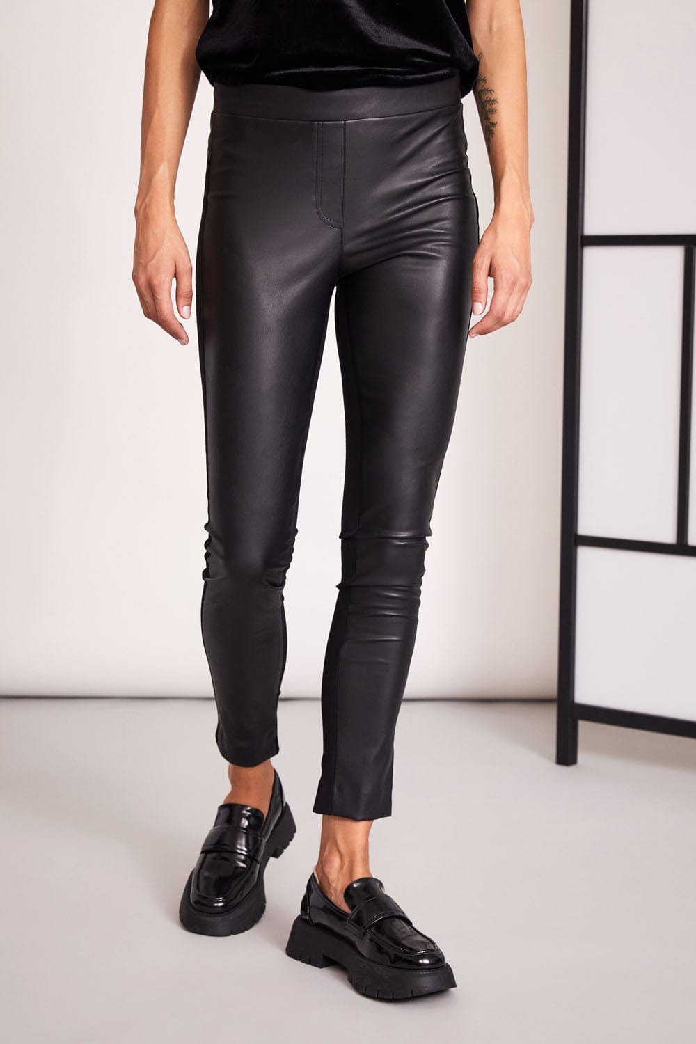 ART Pleather Legging