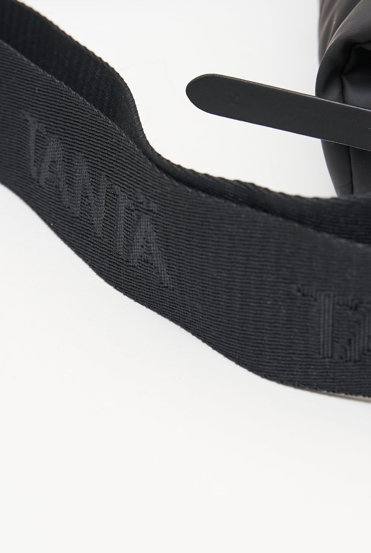 TANTÄ Rounded Waterproof Curved Bag