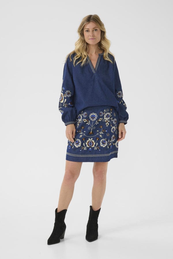CREAM Applique Sleeve Blouse