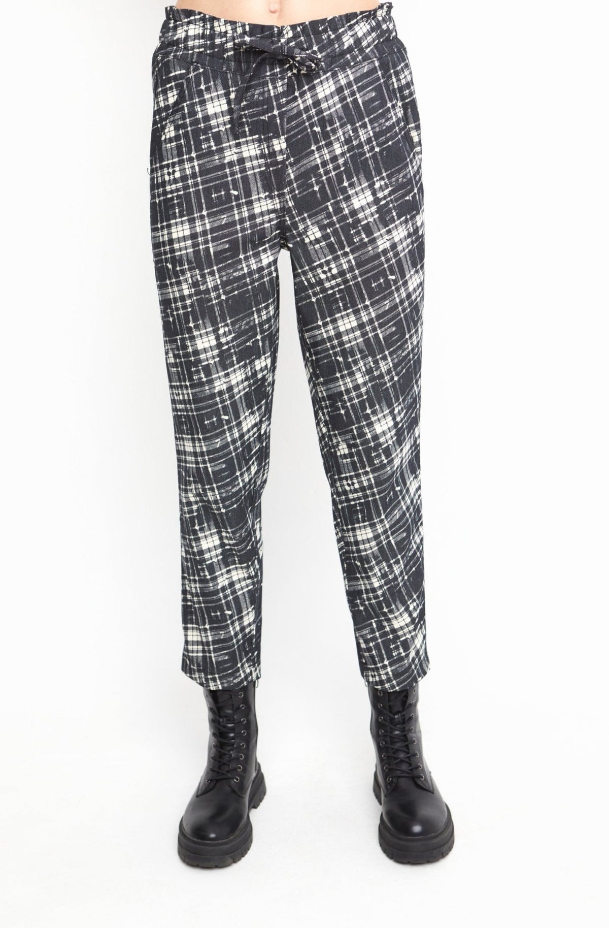 OZAI N KU Contrast Tartan Print Tapered Trouser