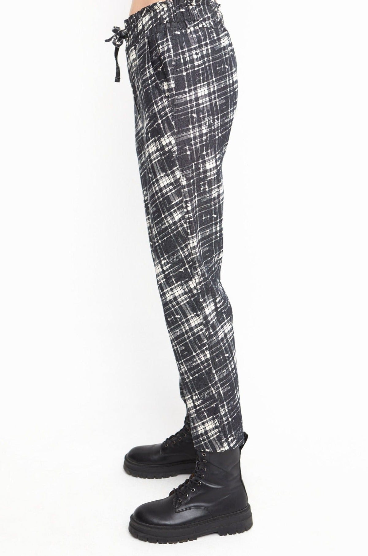 OZAI N KU Contrast Tartan Print Tapered Trouser