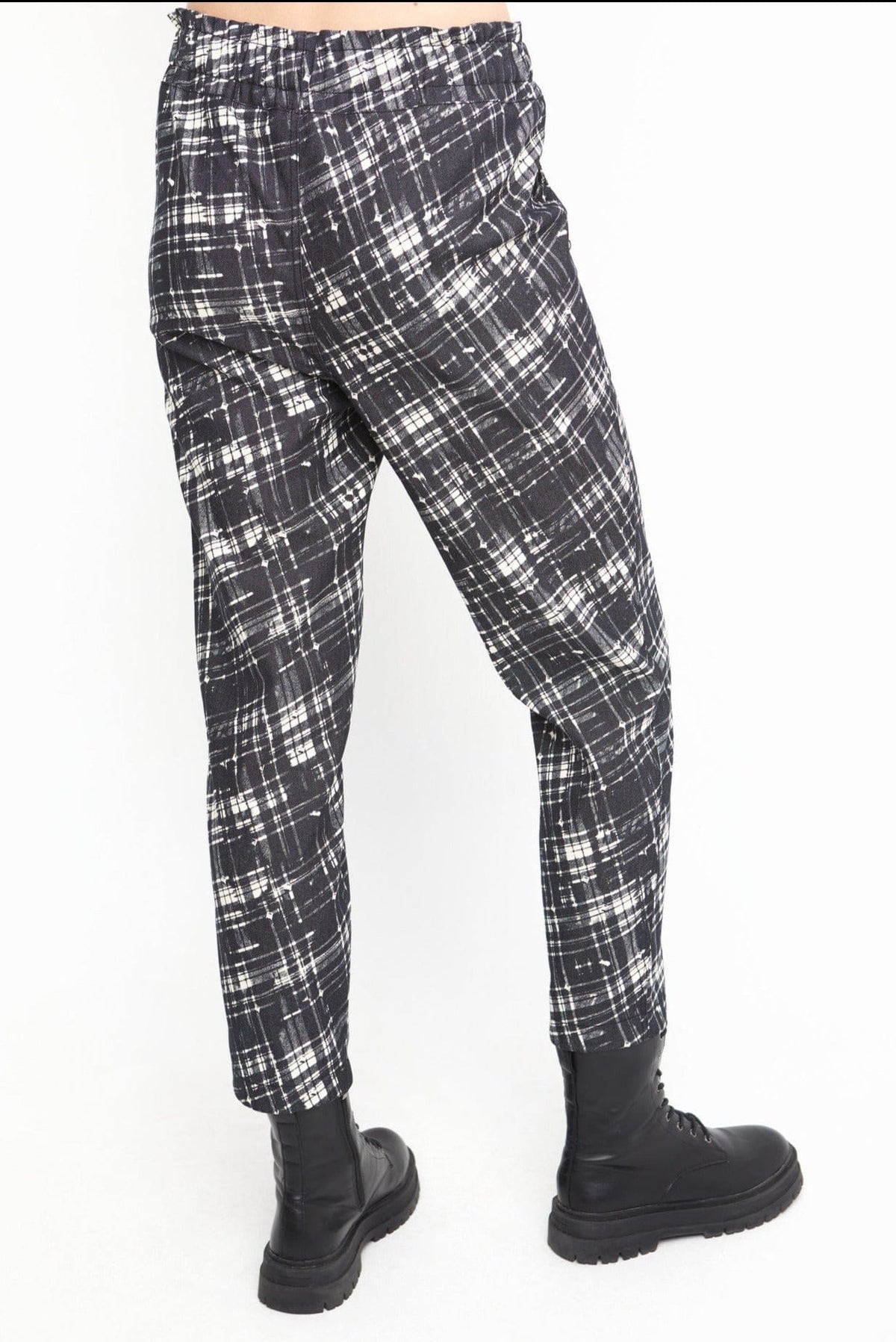 OZAI N KU Contrast Tartan Print Tapered Trouser