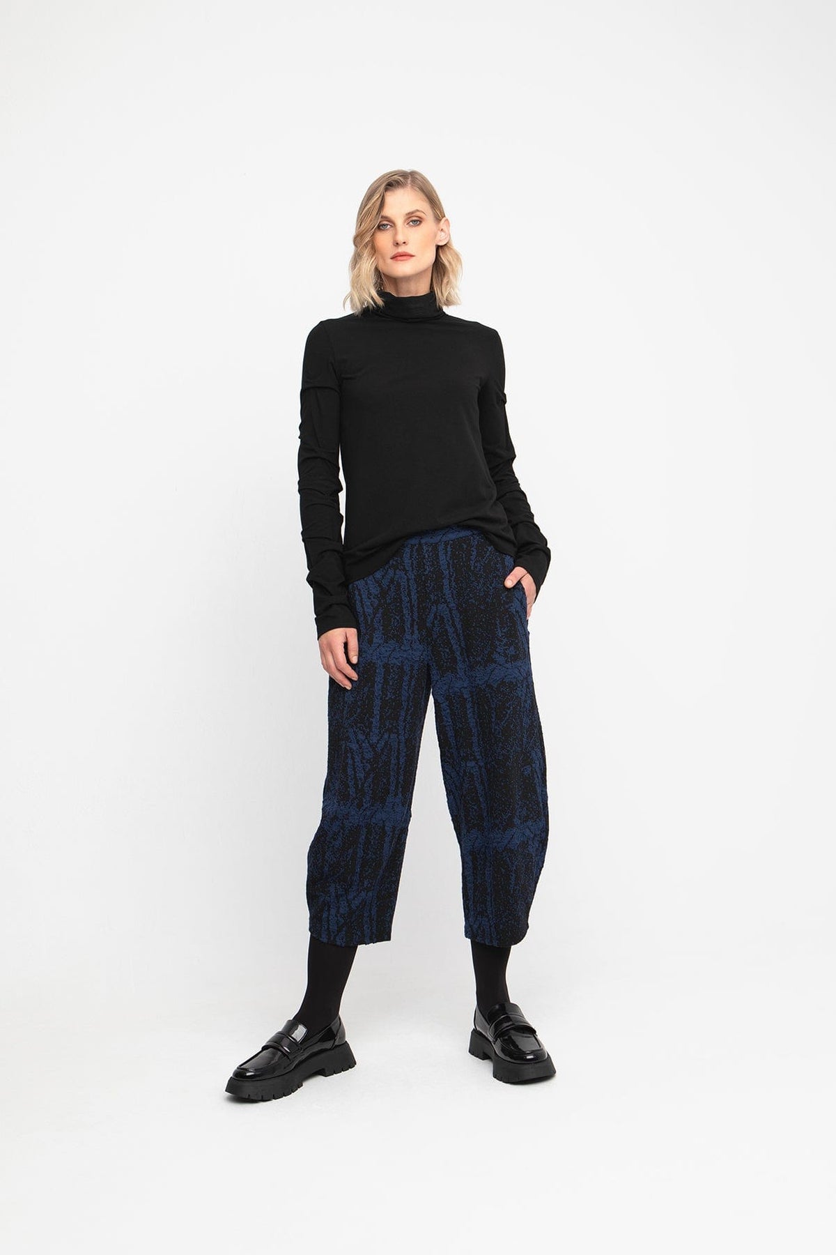 OZAI N KU Textured Trouser