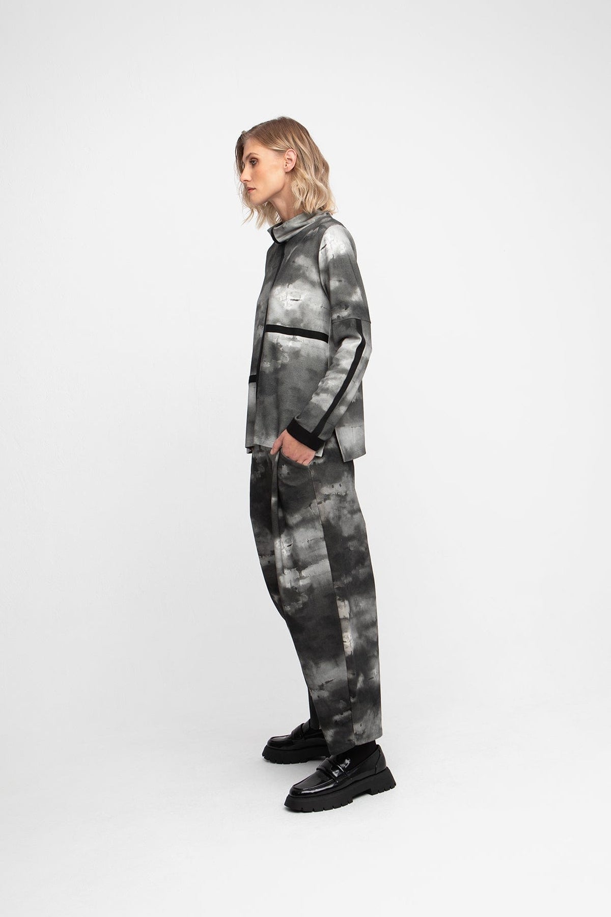 OZAI N KU Cloud Print Barrel Leg Trouser