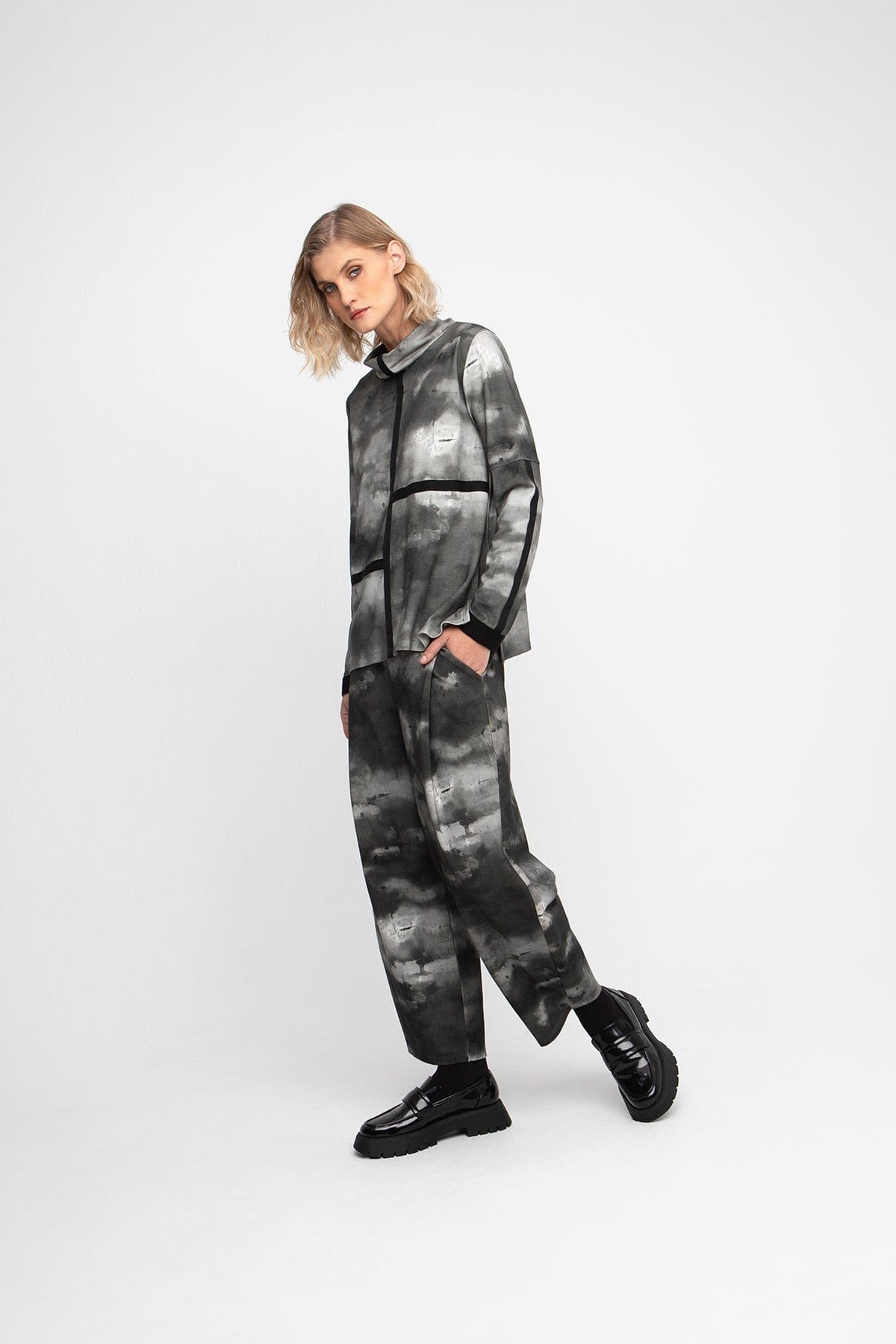 OZAI N KU Cloud Print Barrel Leg Trouser