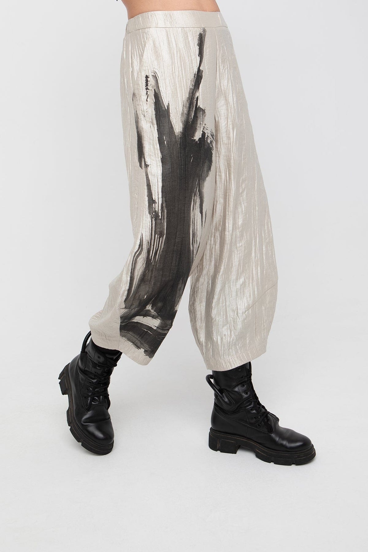 OZAI N KU Foil Trouser