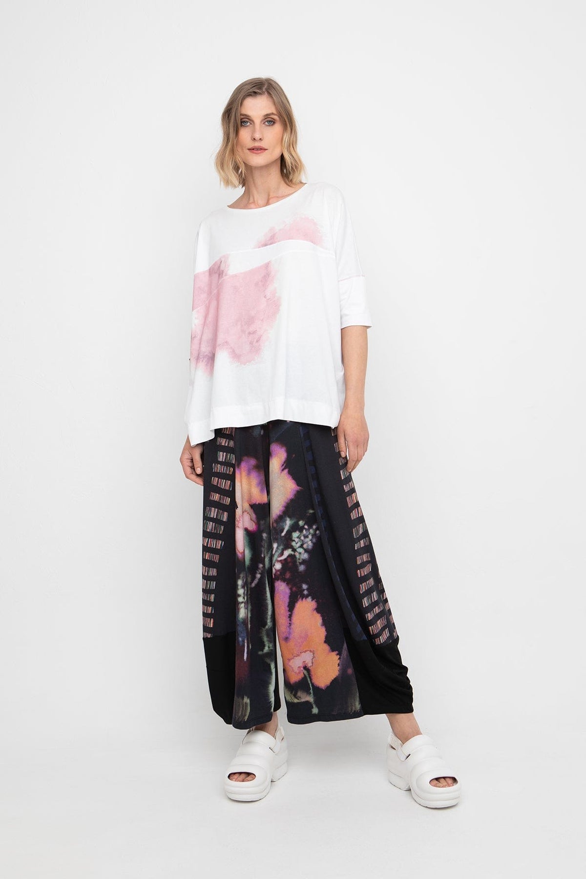 OZAI N KU Floral Curved Hem Trouser