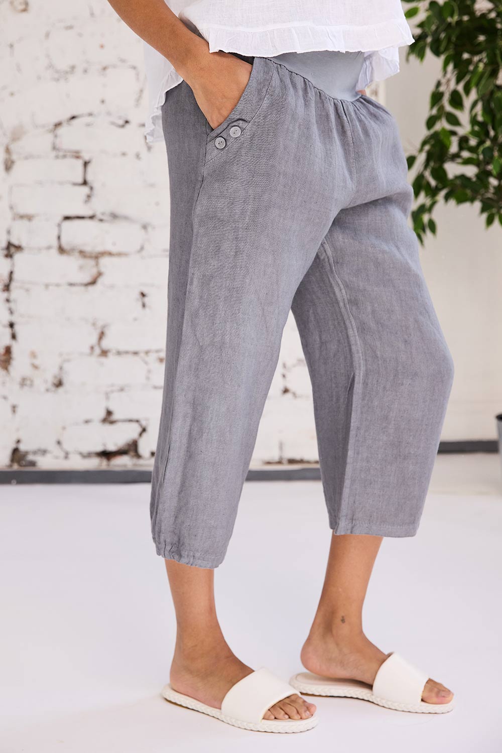 ART Ruched-End Crop Trouser