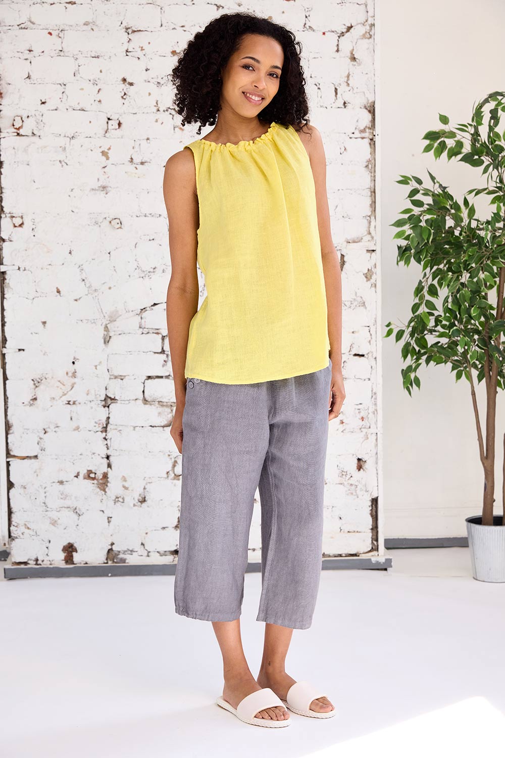 ART Ruched-End Crop Trouser