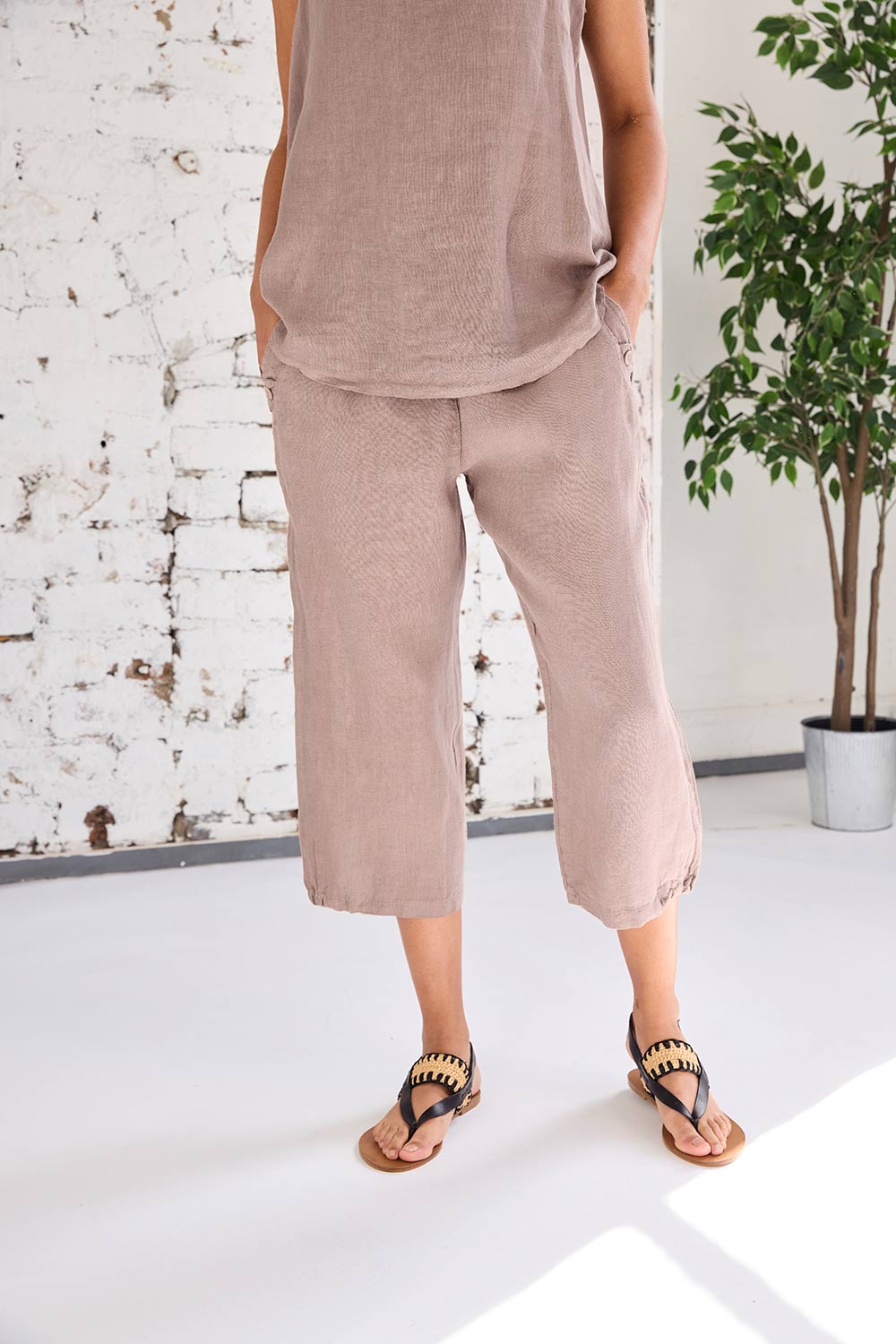 ART Ruched-End Crop Trouser