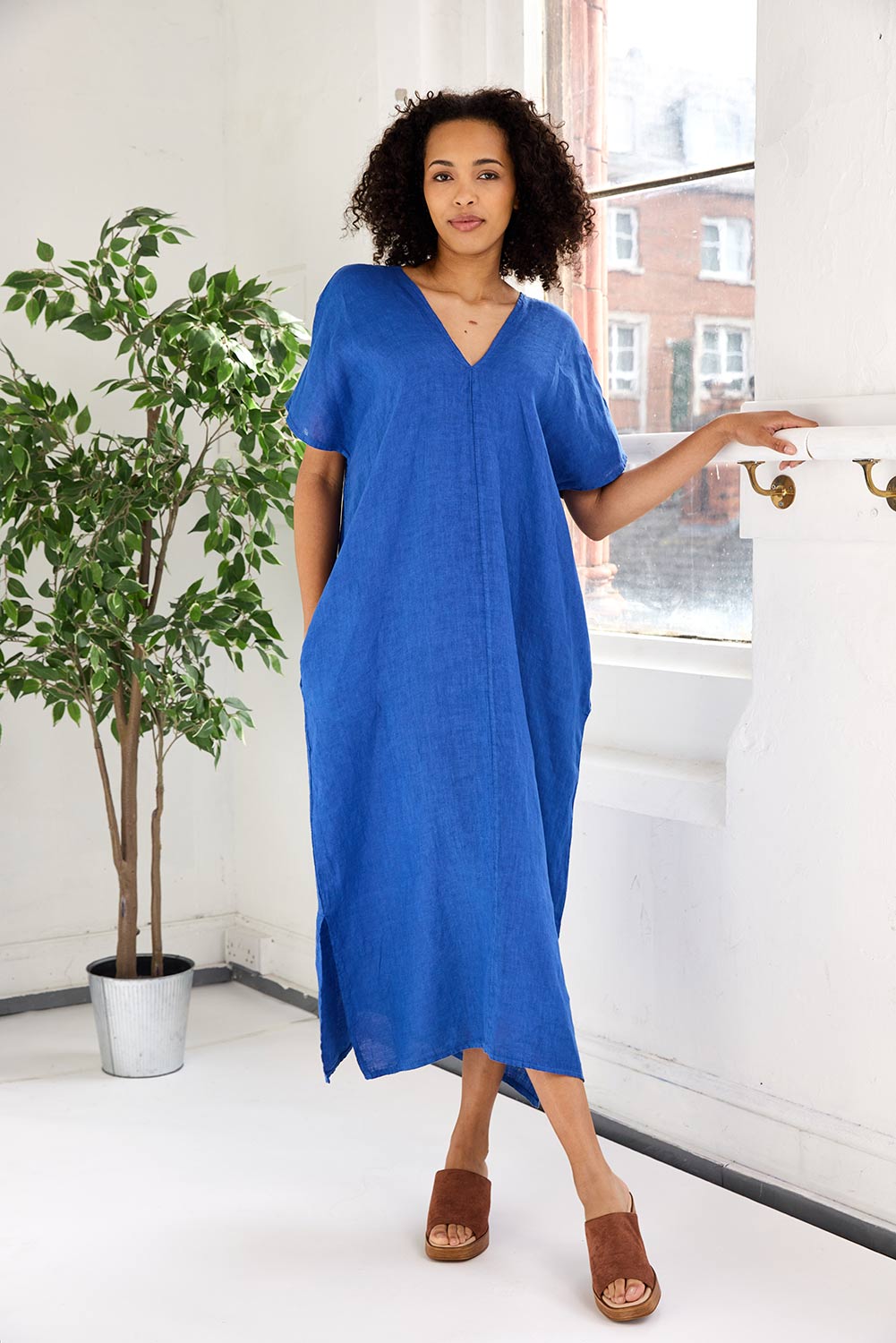 ART V-Neck Sleeveless Dress