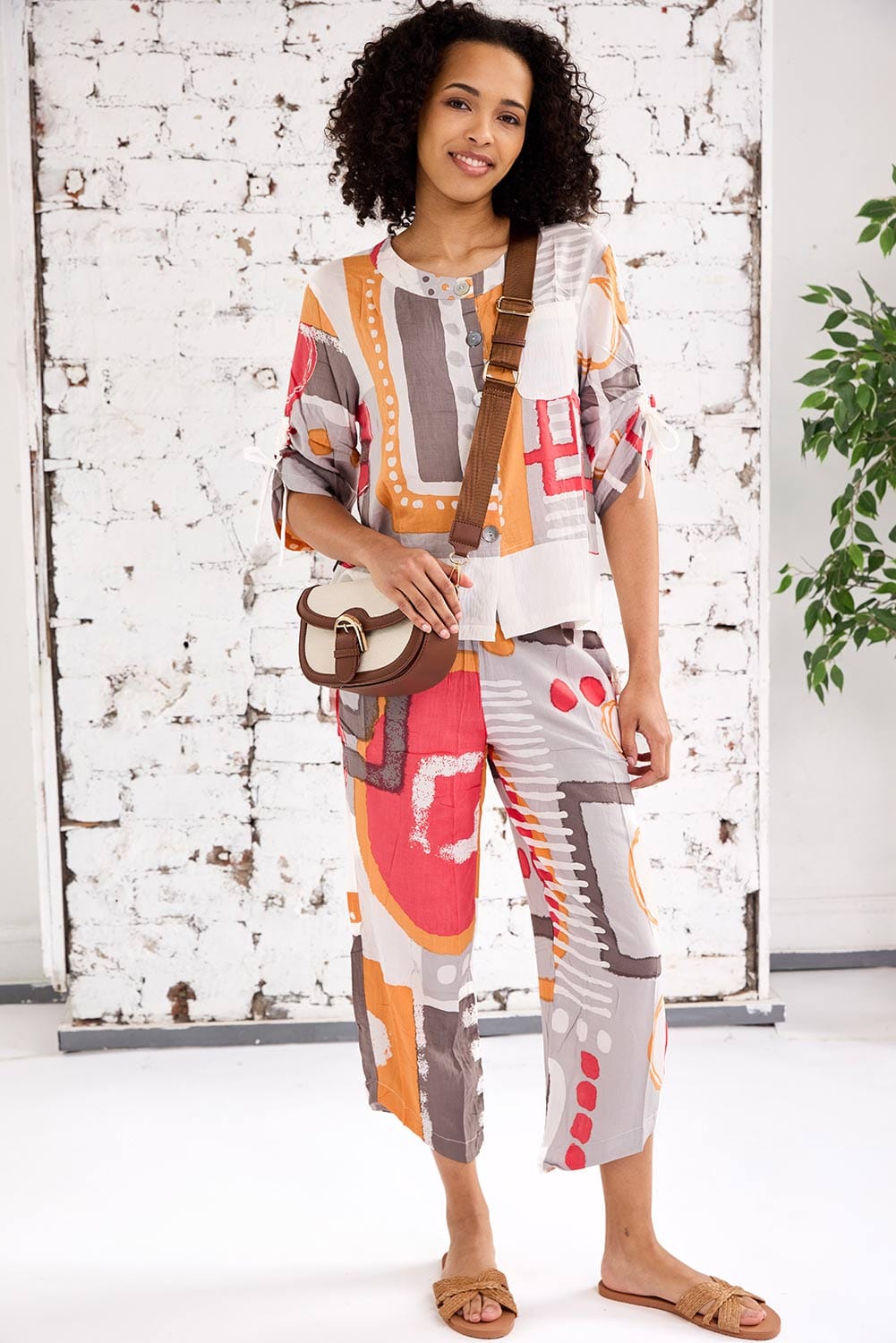 Tara Vao Abstract Top