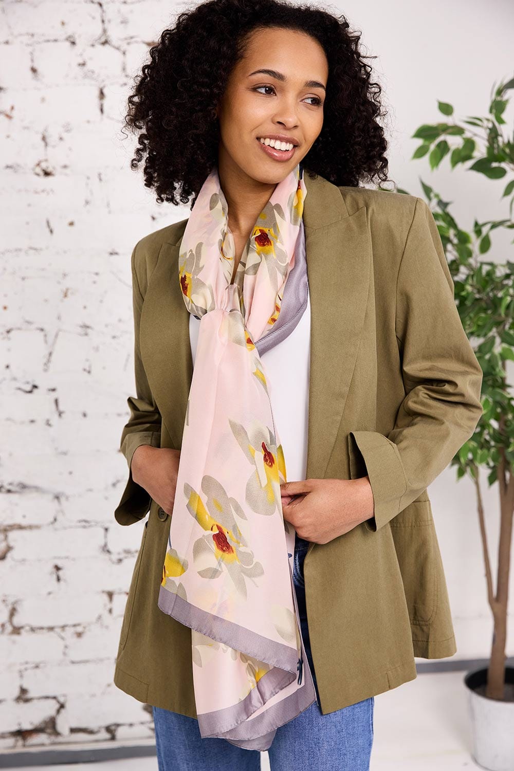 Nóra Floral Scarf