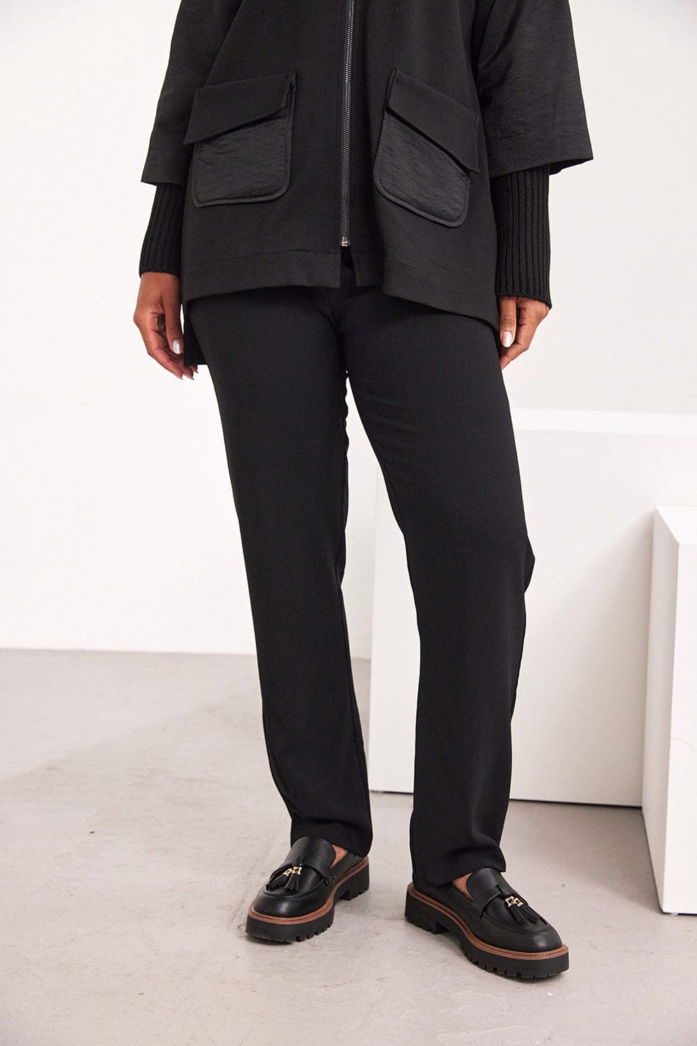 ORA Classic Shape Trouser