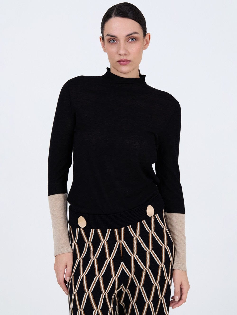 Skatie Contrast Sleeve Basic Top