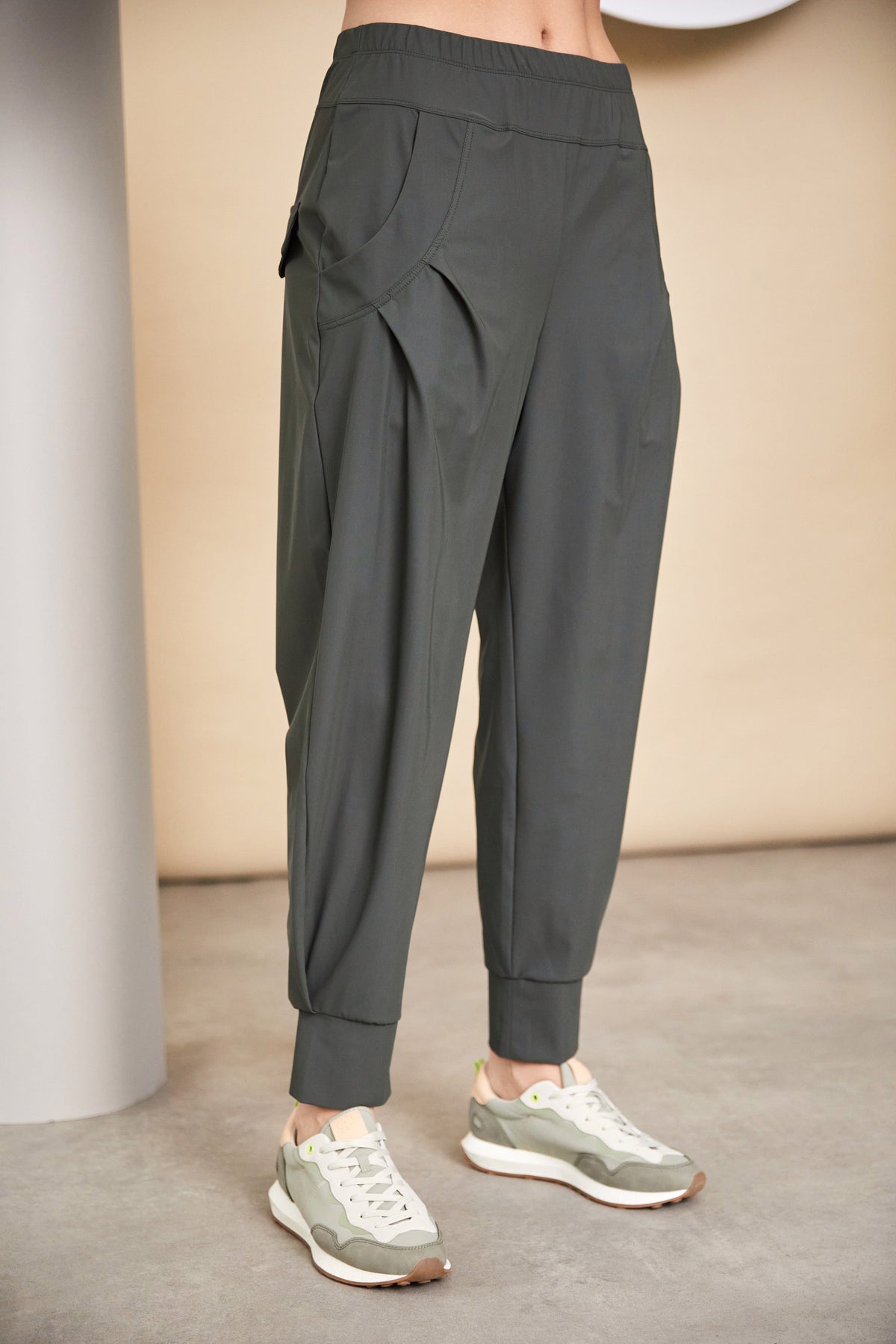 NAYA Tuck Trousers