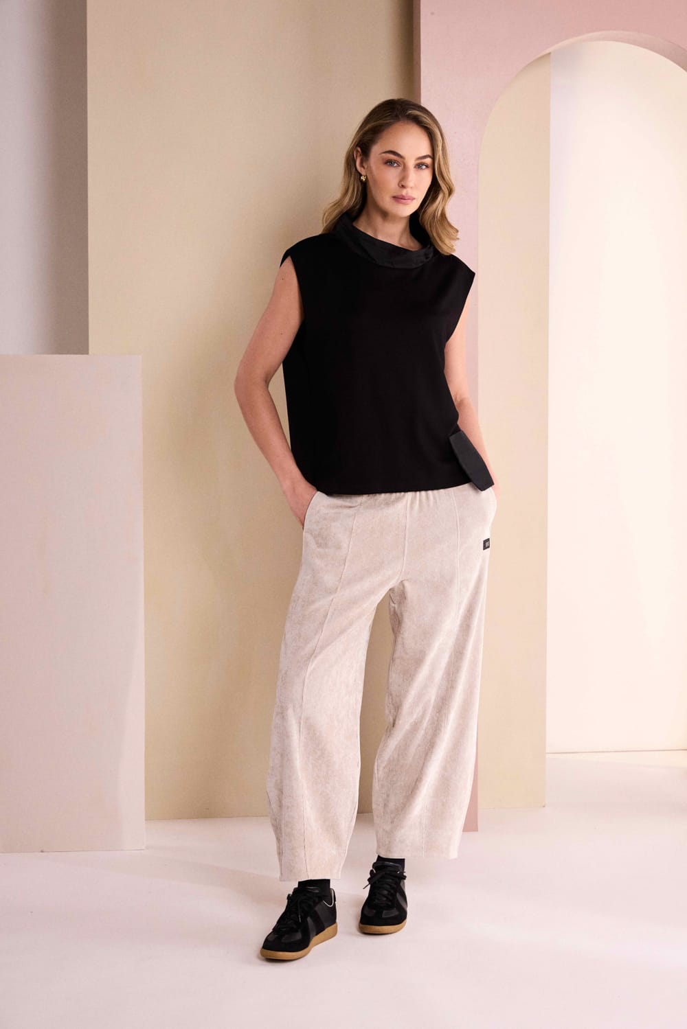 NAYA Barrel Cord Trouser