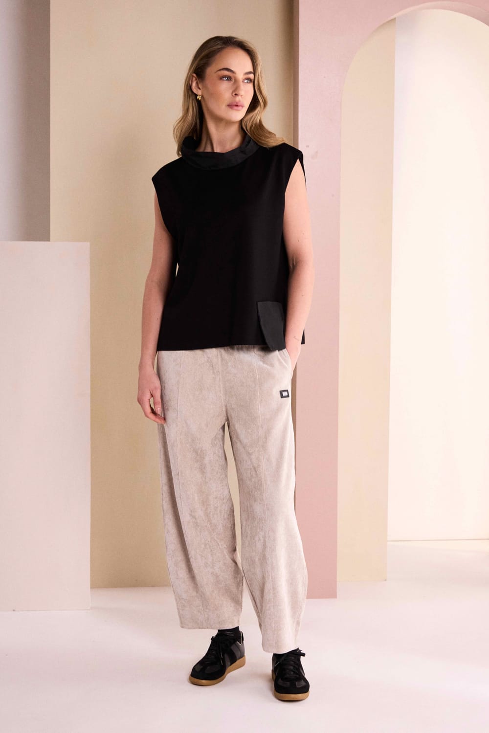 NAYA Barrel Cord Trouser