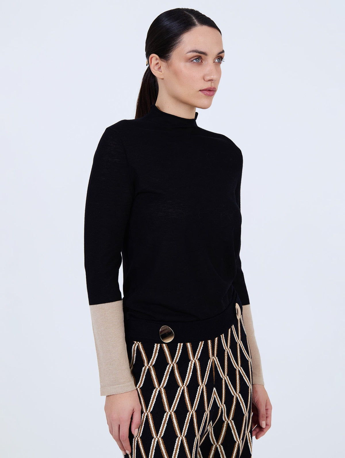 Skatie Contrast Sleeve Basic Top