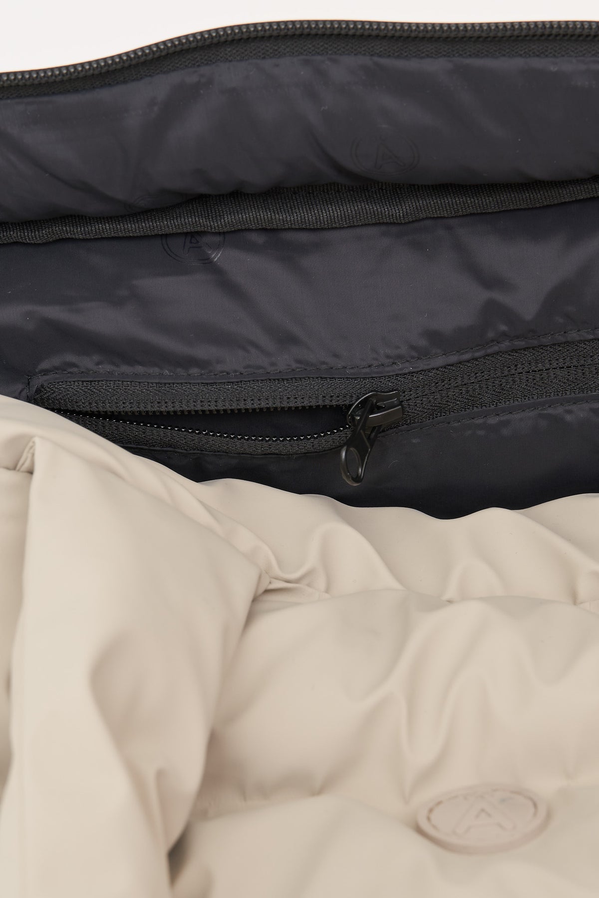 TANTÄ Rounded Waterproof Puffa Bag