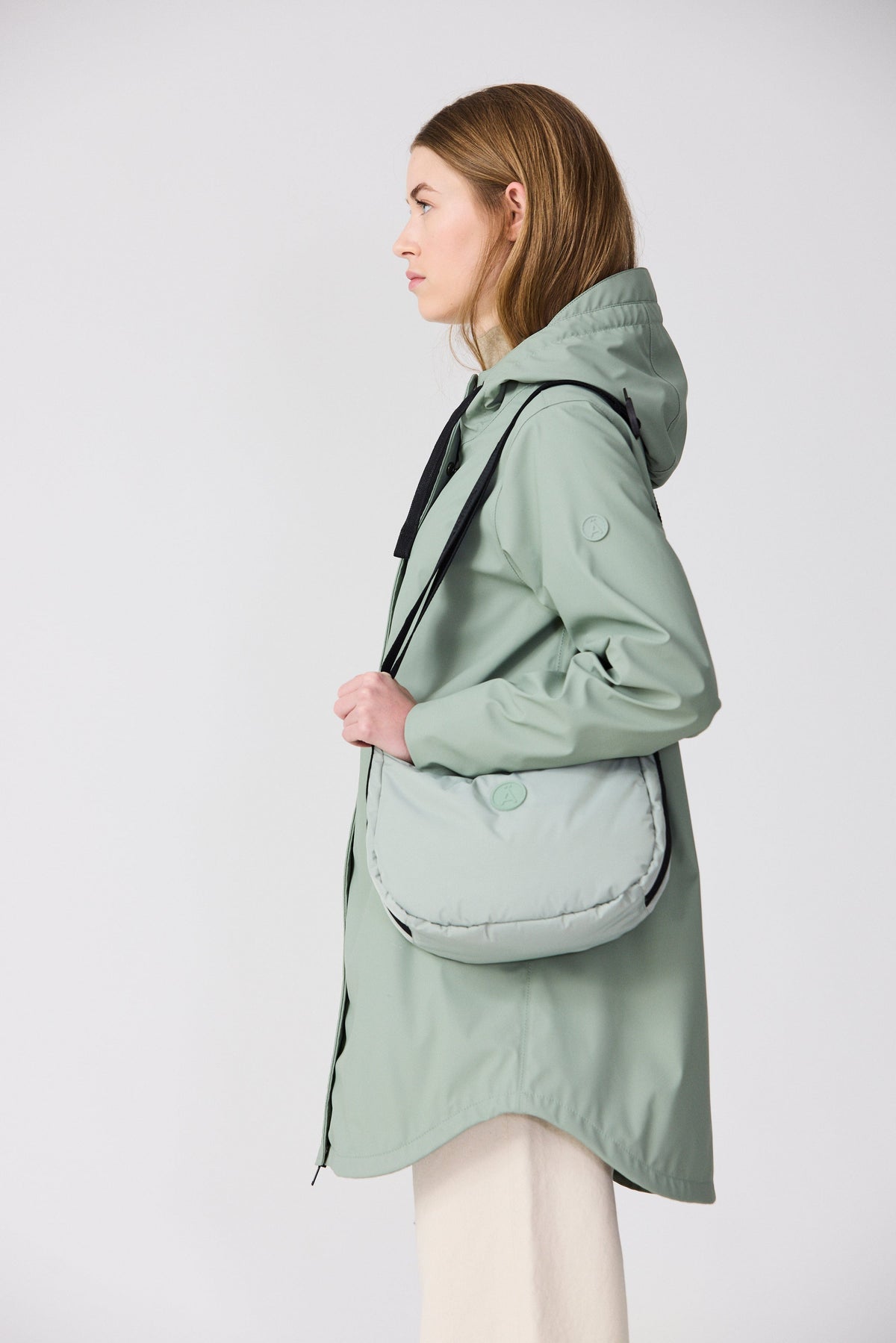 TANTÄ Quilted Contrast Strap Bag