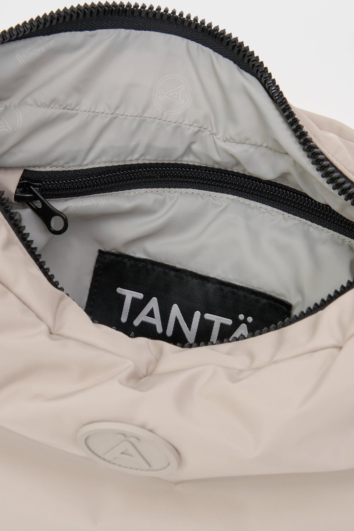 TANTÄ Quilted Contrast Strap Bag
