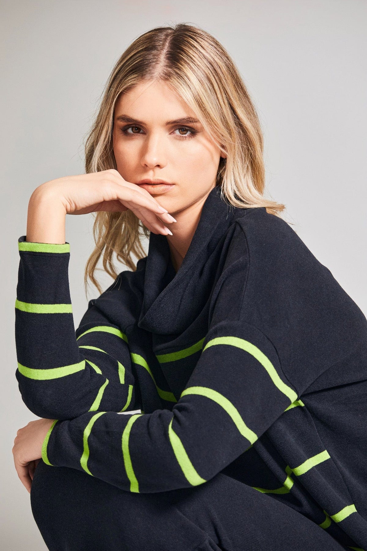 PERUZZI Solid Contrast Stripe Knit